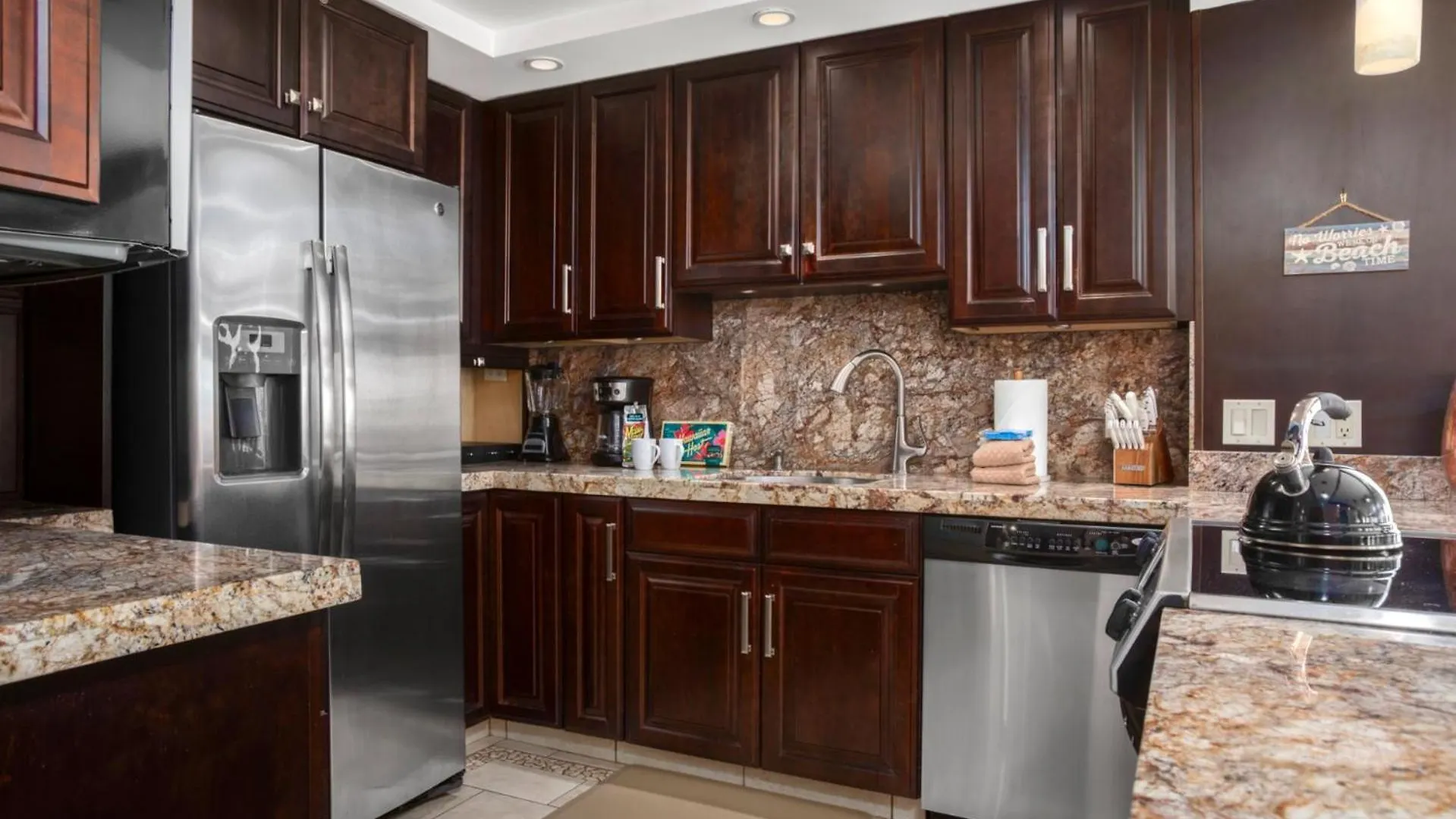 Kbm Resorts Free Car Mahana Oceanfront Gorgeous 2-Bedroom Condo Mah-301
